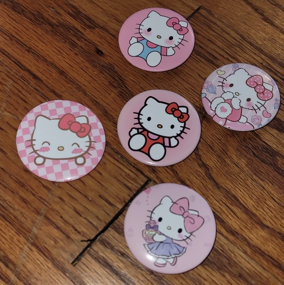 5 Hello Kitty Large Button Pins - Picture 2 of 11